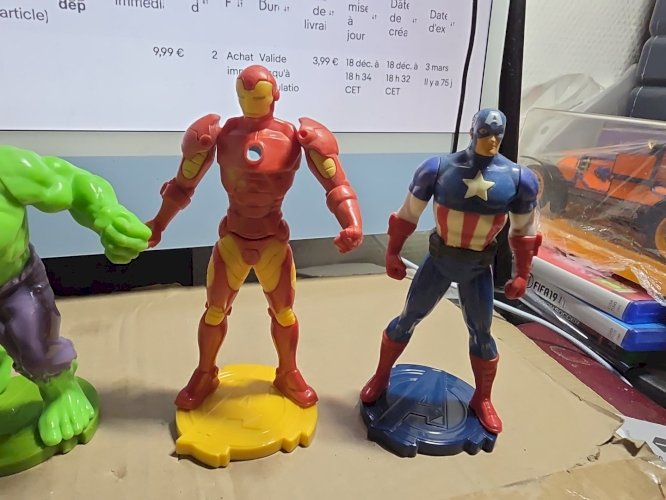 lot de 4 figurines KINDER MAXI Surprise 2014 MARVEL AVENGERS