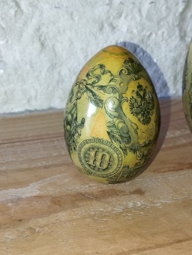 Lot de 4 œufs décoratifs anciens en papier mâché laqué – inspiration russe,