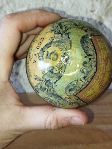 Lot de 4 œufs décoratifs anciens en papier mâché laqué – inspiration russe,