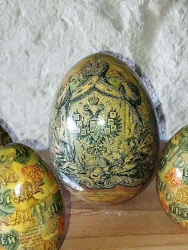 Lot de 4 œufs décoratifs anciens en papier mâché laqué – inspiration russe,
