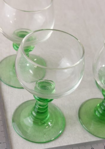 Lot de 4 petits verres à liqueur / alcool, Roemer Alsace ^