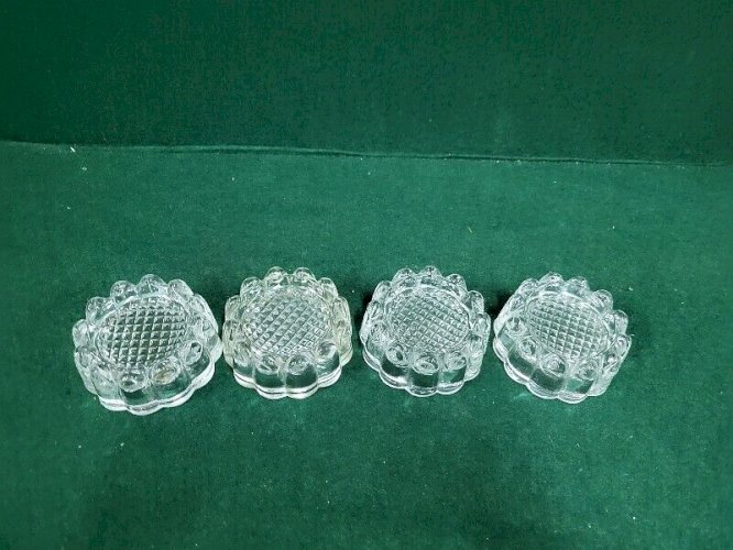LOT DE 4 PIEDS DE MEUBLE EN VERRE PETIT MODELE