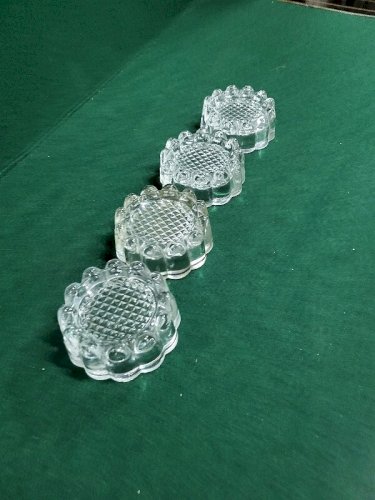 LOT DE 4 PIEDS DE MEUBLE EN VERRE PETIT MODELE