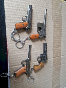 lot de 4 PORTE CLE COLT /luger/mauser/python - made in Korea