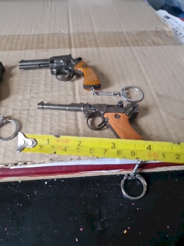 lot de 4 PORTE CLE COLT /luger/mauser/python - made in Korea