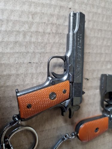 lot de 4 PORTE CLE COLT /luger/mauser/python - made in Korea