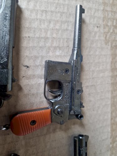 lot de 4 PORTE CLE COLT /luger/mauser/python - made in Korea