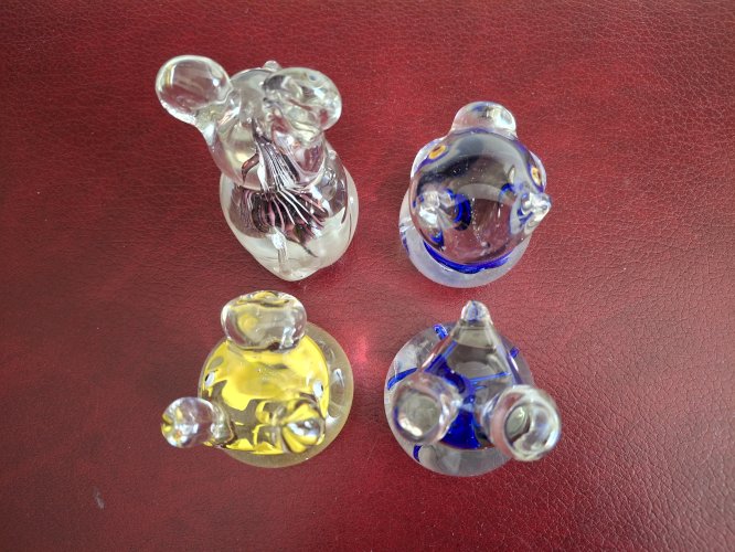 Lot de 4 sulfures Animaux en verre avec inclusion de formes colorées hauteur 9 cm