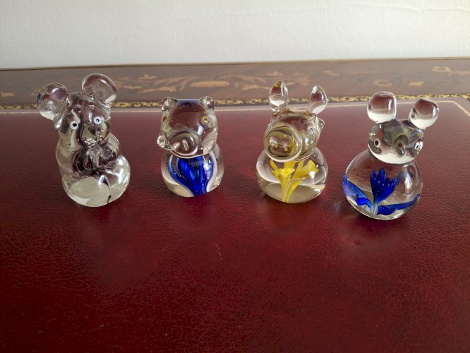 Lot de 4 sulfures Animaux en verre avec inclusion de formes colorées hauteur 9 cm