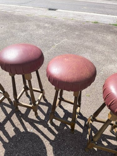 Lot de 4 tabourets de bar cuir et bois
