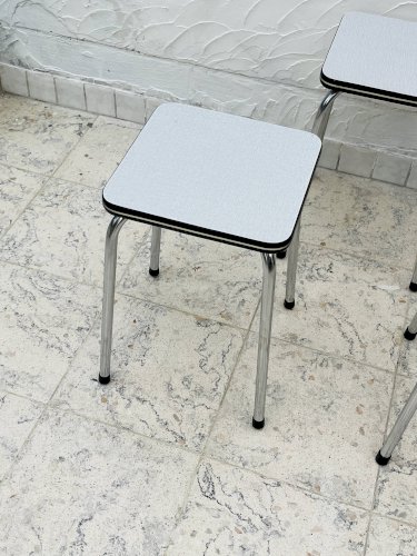 Lot de 4 tabourets vintage en formica gris et chrome