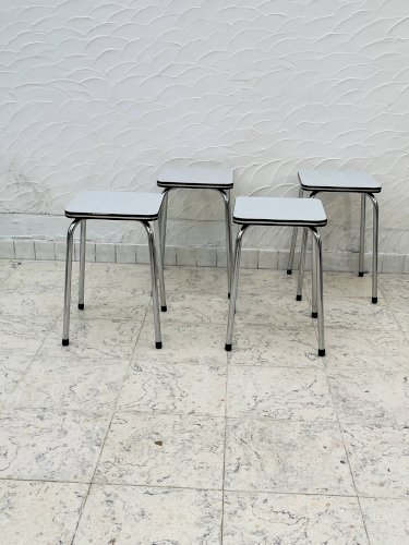 Lot de 4 tabourets vintage en formica gris et chrome