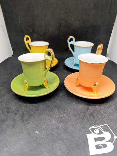lot de 4 tasses et soucoupe a expresso signées Genevieve Lethu en bon etat