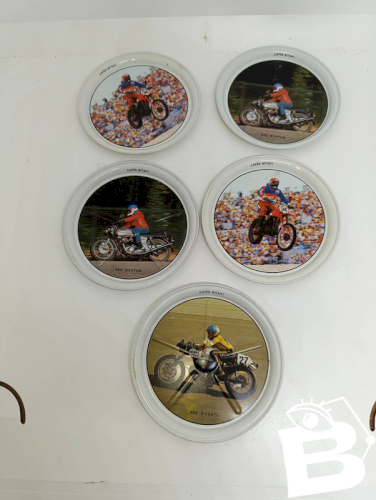 lot de 5 anciens sous de verre à decor de moto datant des annees 70 en bon etat