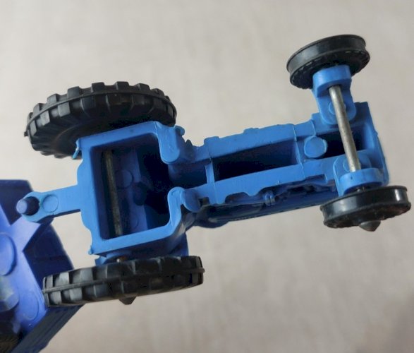 Lot de 5 anciens véhicules, voitures, tracteur, Galanite Sweden