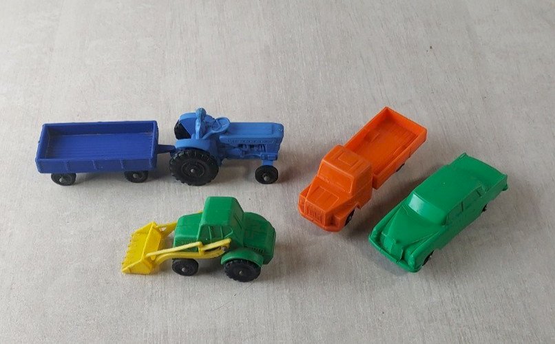 Lot de 5 anciens véhicules, voitures, tracteur, Galanite Sweden