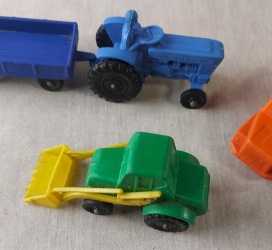 Lot de 5 anciens véhicules, voitures, tracteur, Galanite Sweden