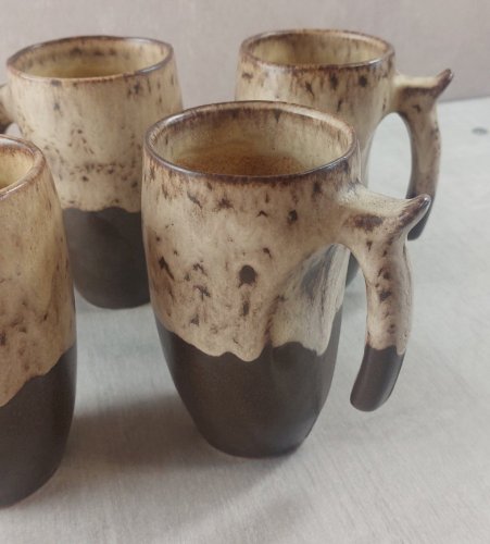 Lot de 5 anciens verres / chopes, en céramique, Vallauris ^