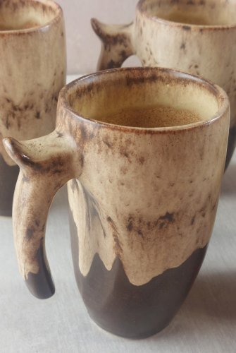 Lot de 5 anciens verres / chopes, en céramique, Vallauris ^