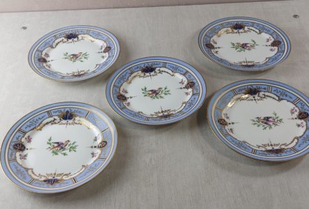 Set of 5 plates, bird design, blue rim, made of Meissen porcelain.
