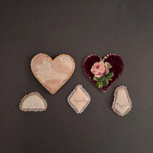 Lot de 5 images pieuses en tissu et papier peint M3731