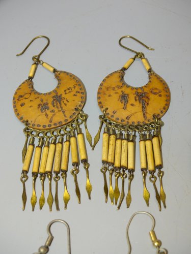 -LOT de 5 PAIRES de BOUCLES D'OREILLE SOUVENIRS DE VOYAGE en AFRIQUE BIJOUX   D