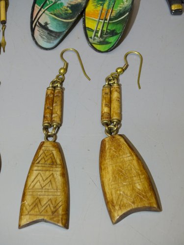 -LOT de 5 PAIRES de BOUCLES D'OREILLE SOUVENIRS DE VOYAGE en AFRIQUE BIJOUX   D