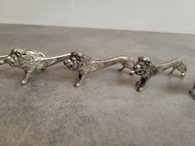 LOT DE 5 PORTE COUTEAUX LION EN METAL ARGENTE