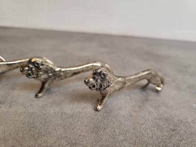 LOT DE 5 PORTE COUTEAUX LION EN METAL ARGENTE