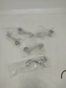 lot de 5 portes couteaux en forme de lion metal argente en bel etat