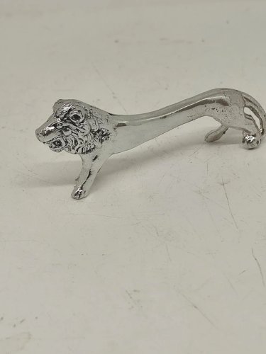 lot de 5 portes couteaux en forme de lion metal argente en bel etat