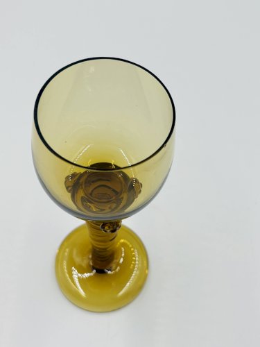 Lot de 5 verres à vin Roemer ambrés