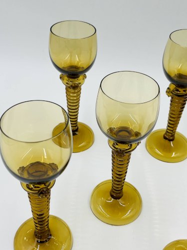 Lot de 5 verres à vin Roemer ambrés