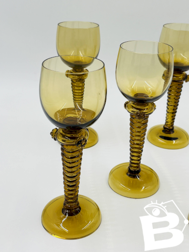 Lot de 5 verres à vin Roemer ambrés