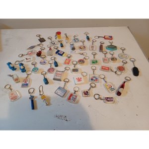 Lot de 52 Portes Clefs Publicitaire des Années 50