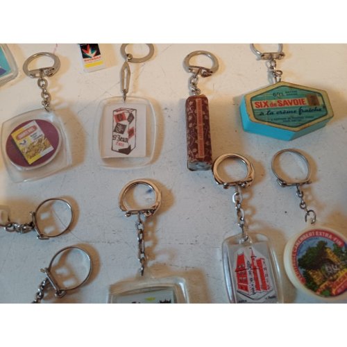 Lot de 52 Portes Clefs Publicitaire des Années 50