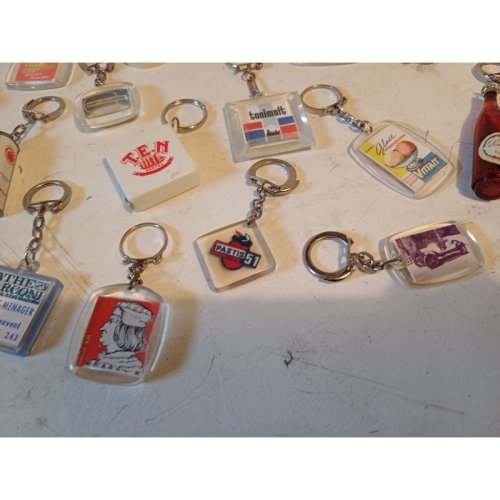 Lot de 52 Portes Clefs Publicitaire des Années 50