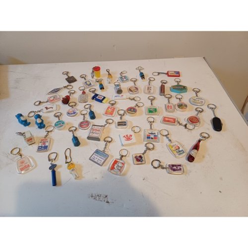 Lot de 52 Portes Clefs Publicitaire des Années 50