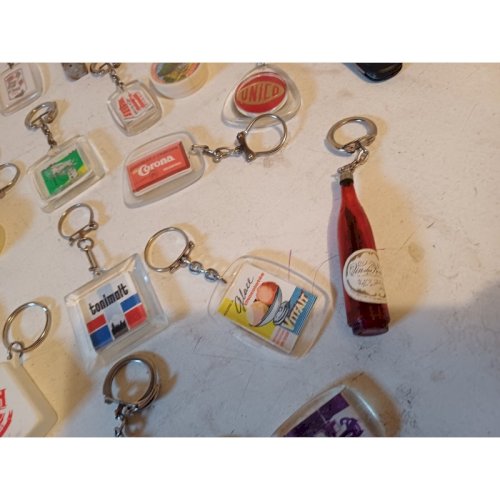 Lot de 52 Portes Clefs Publicitaire des Années 50