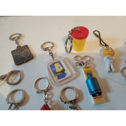 Lot de 52 Portes Clefs Publicitaire des Années 50