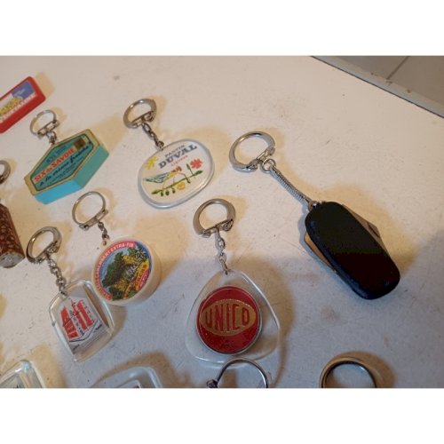 Lot de 52 Portes Clefs Publicitaire des Années 50