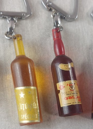 Lot de 6 anciens portes clés publicitaires, alcool, Bourbon, vintage