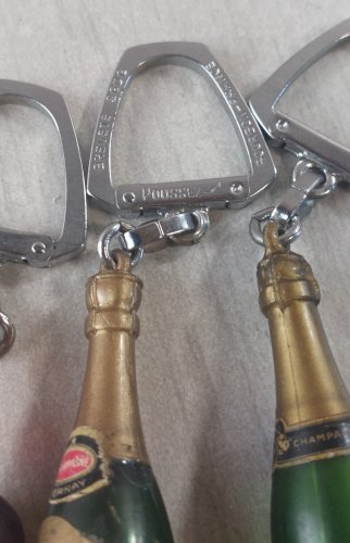 Lot de 6 anciens portes clés publicitaires, alcool, Bourbon, vintage