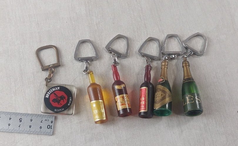 Lot de 6 anciens portes clés publicitaires, alcool, Bourbon, vintage