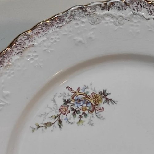 Lot de 6 assiettes anciennes Creil et Montereau XIXe siècle – décor floral en relief doré