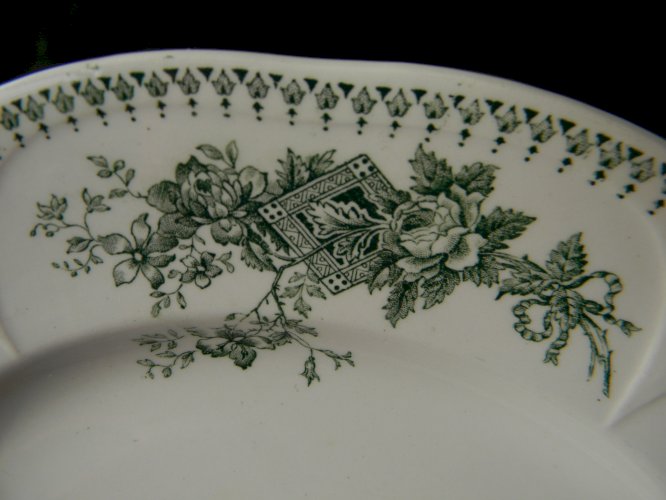 Lot de 6 assiettes plates en faïence BOCH LA LOUVIERE. Modèle Duchesse.