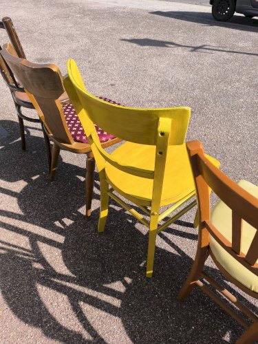Lot de 6 chaises de bistrot dépareillées bois vintage