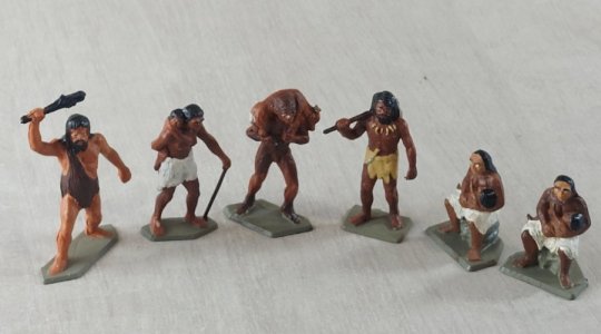 Set of 6 prehistoric figurines / prehistoric man, made of plastic, Starlux