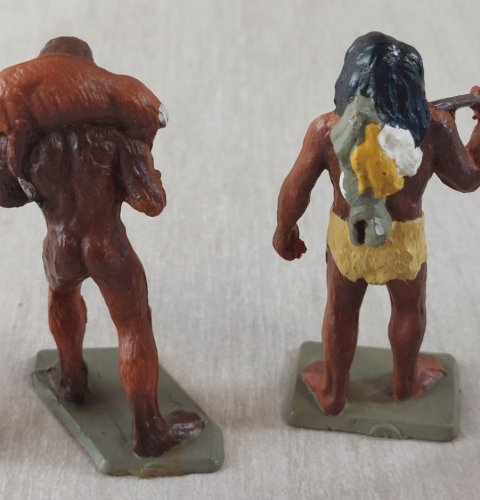 Lot de 6 figurines préhistoire / homme préhistorique, en plastique, Starlux ^