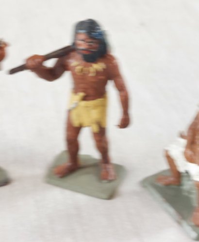 Lot de 6 figurines préhistoire / homme préhistorique, en plastique, Starlux ^